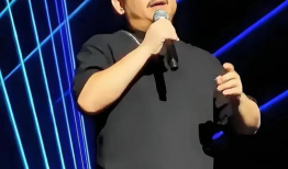 刀郎演唱会视频,激情燃烧的岁月，经典旋律再现舞台